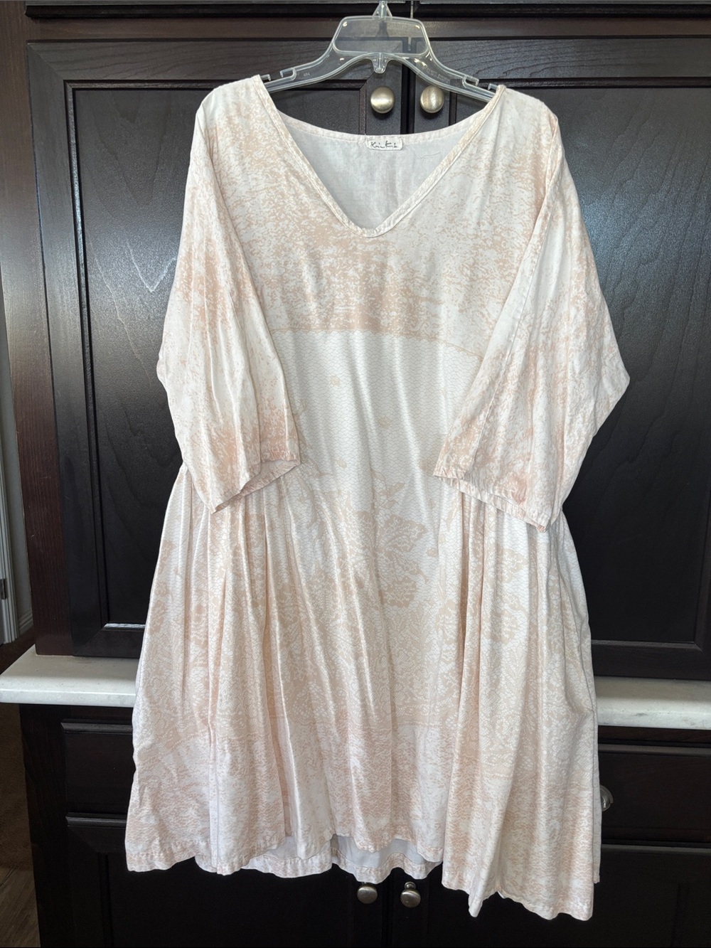 Relaxed V-Neck Midi Dress in Soft Cream Floral